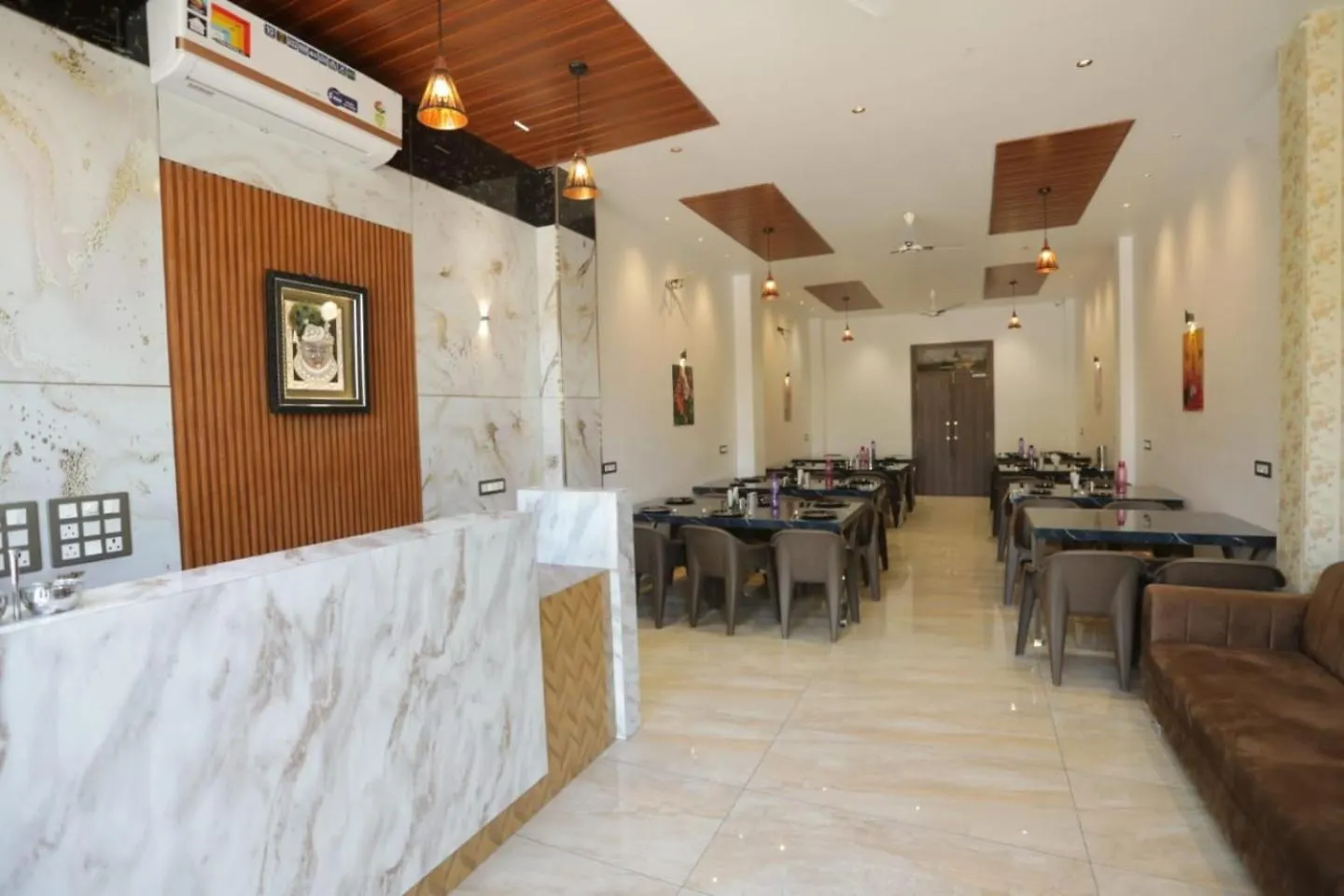 Rajmoti Hotel & Restro 우다이푸르 인도