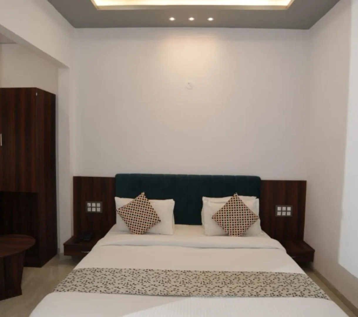 Rajmoti Hotel & Restro 우다이푸르