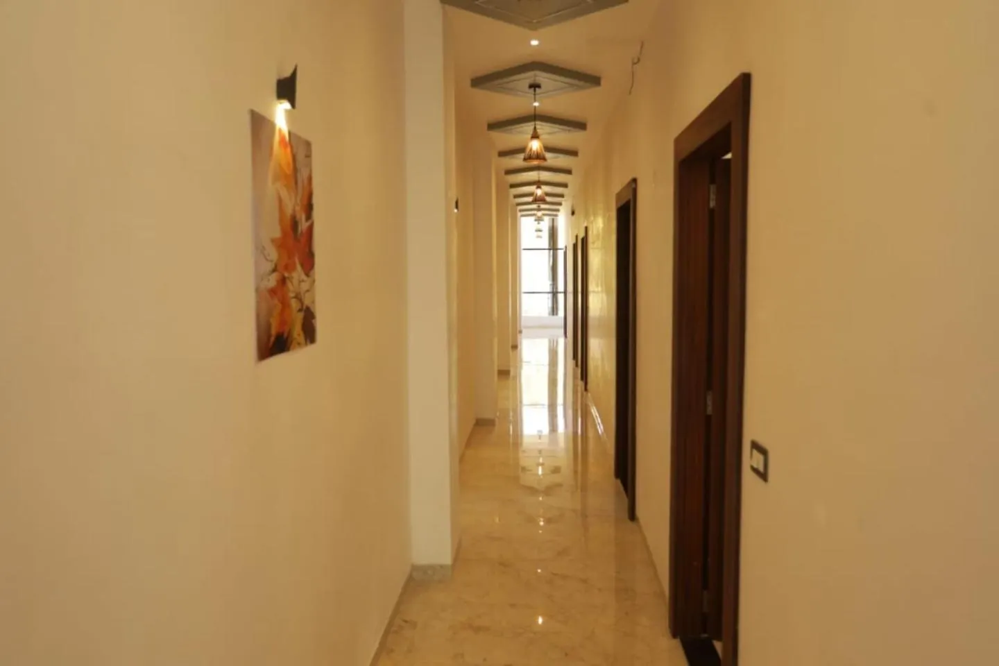 Rajmoti Hotel & Restro 우다이푸르