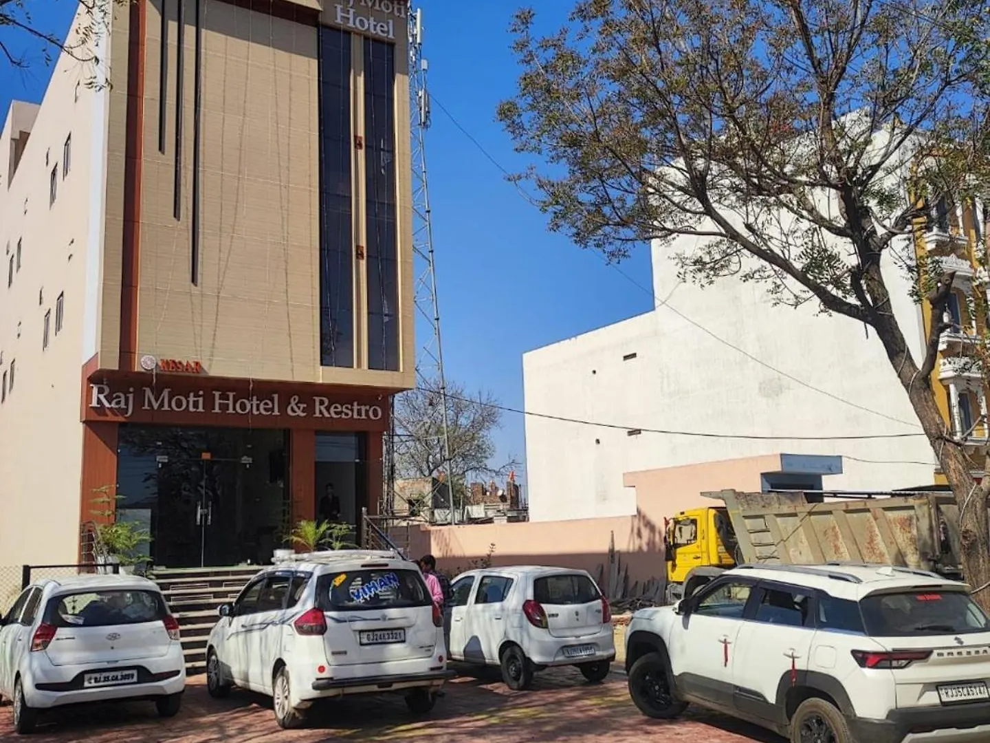 Rajmoti Hotel & Restro 우다이푸르