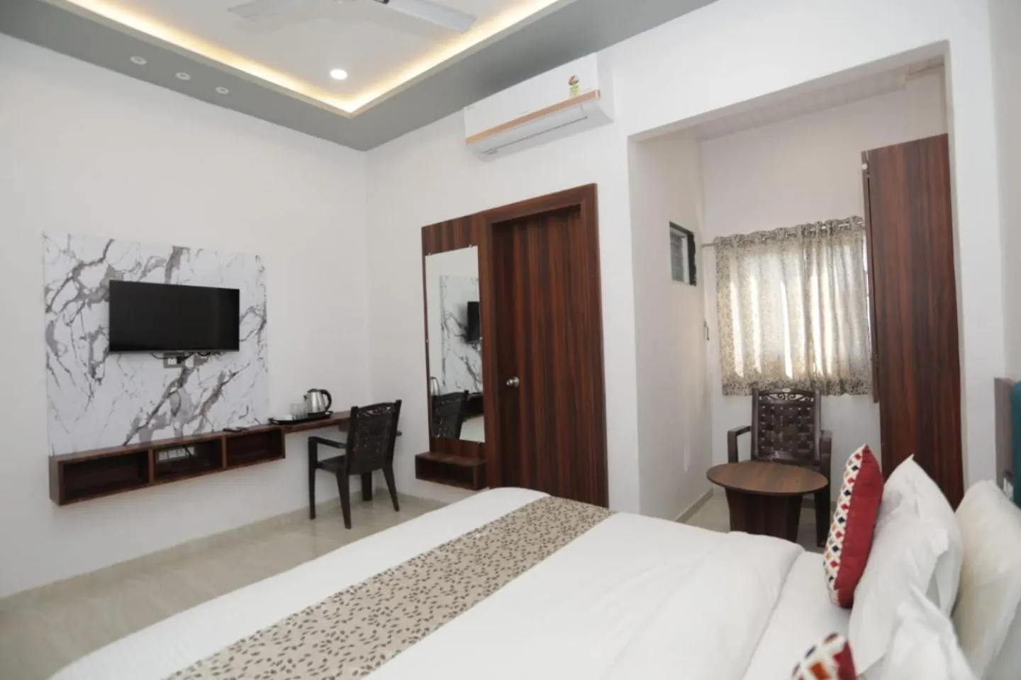 Rajmoti Hotel & Restro 우다이푸르