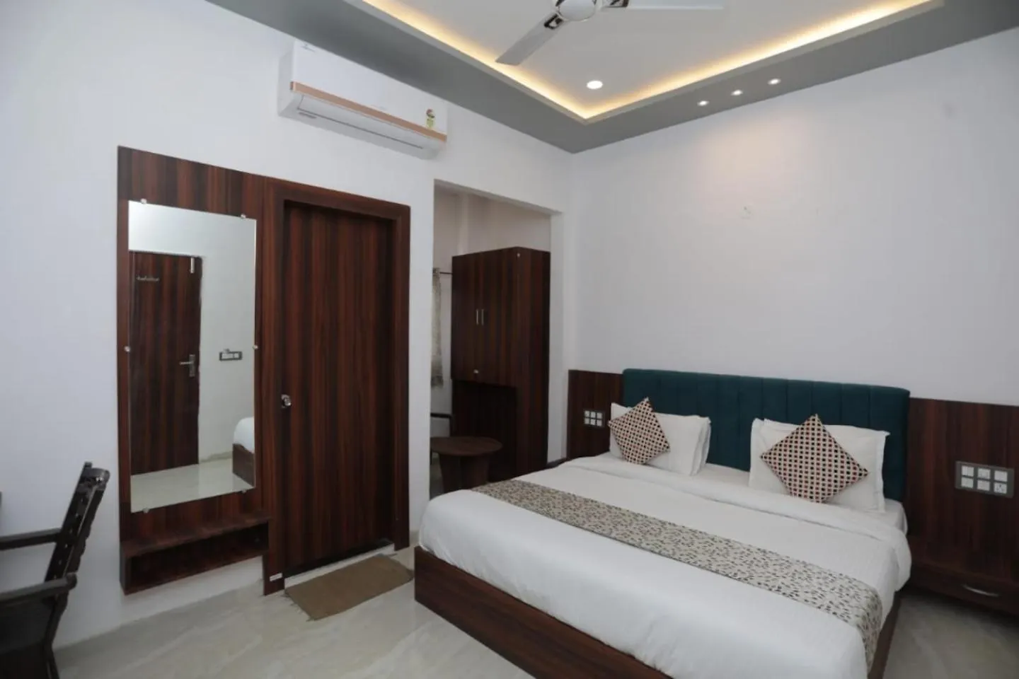Rajmoti Hotel & Restro 우다이푸르