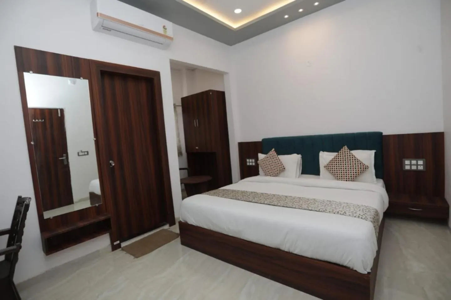 Rajmoti Hotel & Restro 우다이푸르