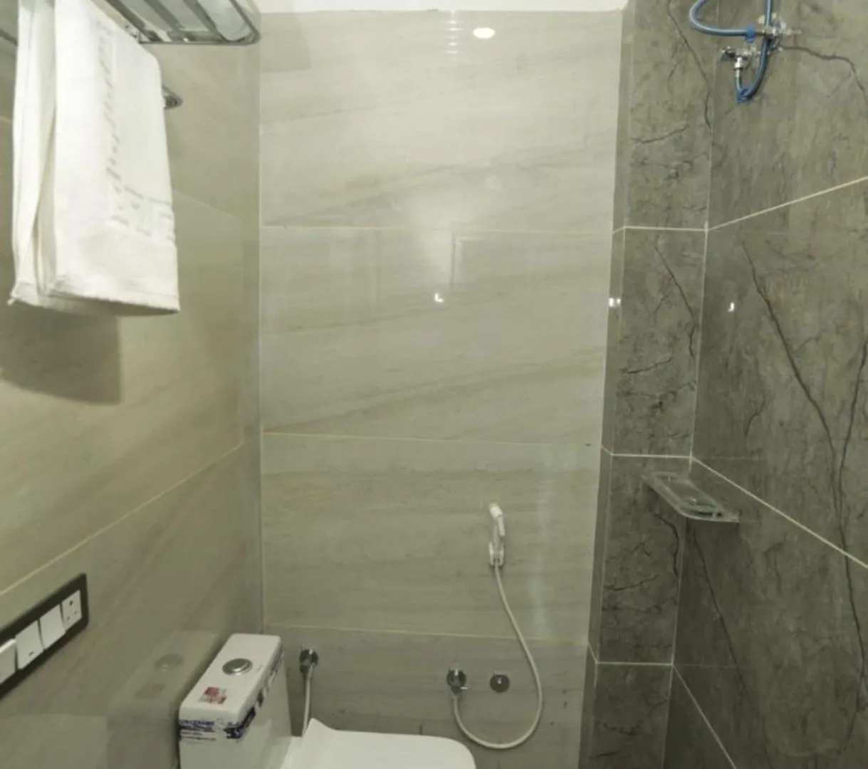 Rajmoti Hotel & Restro 우다이푸르