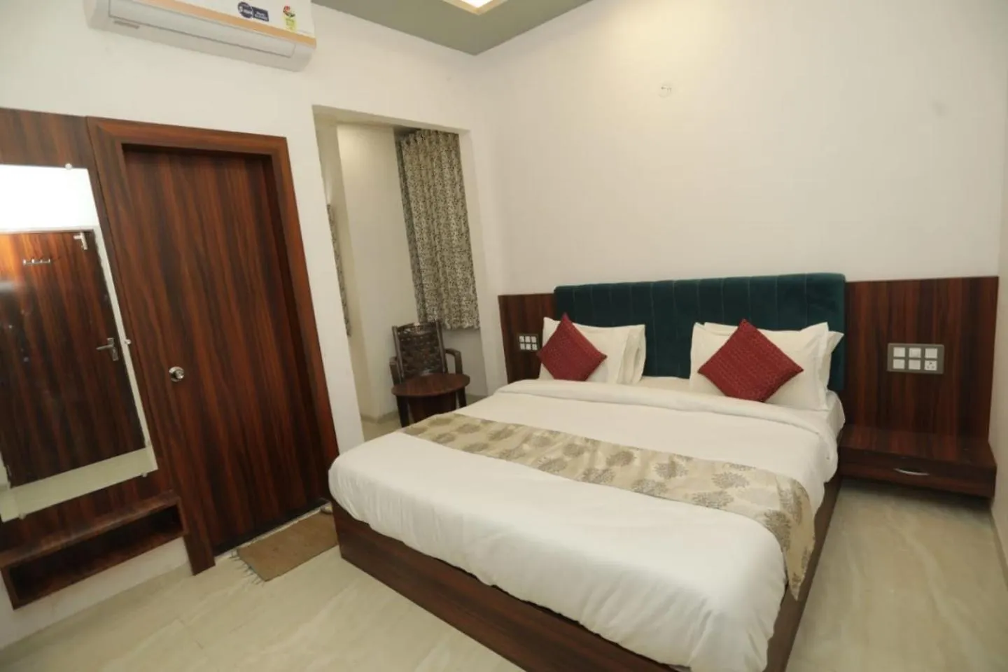 Rajmoti Hotel & Restro 우다이푸르