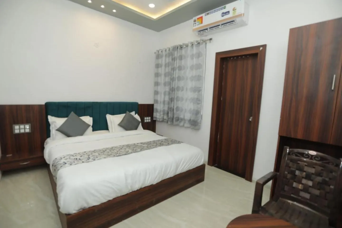 Rajmoti Hotel & Restro 우다이푸르
